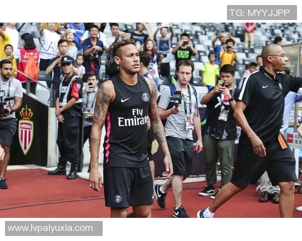 内马尔在法甲联赛中大放异彩,巴黎圣日耳曼连胜不断