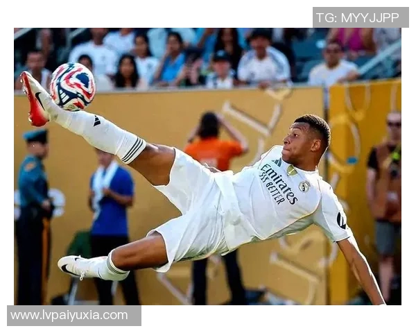 姆巴佩PK亚马尔新引发球迷热议，谁将笑到最后？